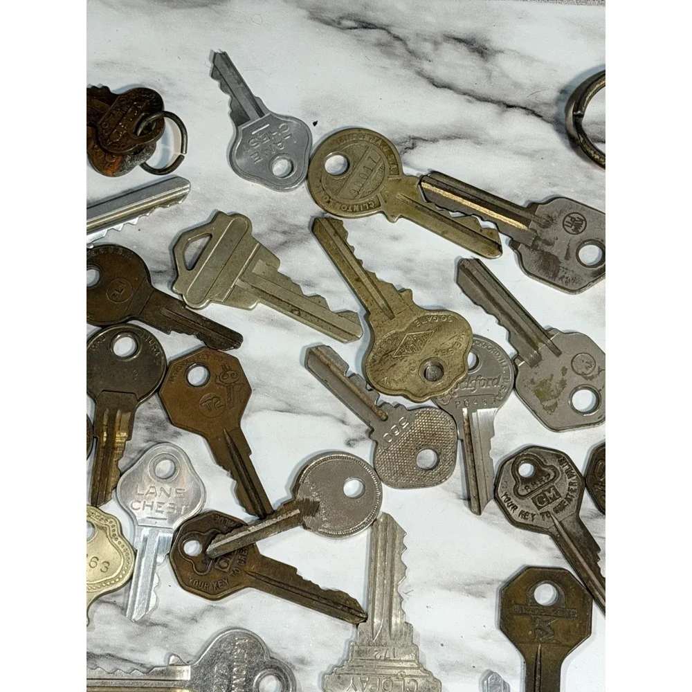 VTG KEYS 113 OVER 1LB~ GM, HOUSE, MASTER, VW, SAMSONITE, CHICAGO LOCK ETC (2593)